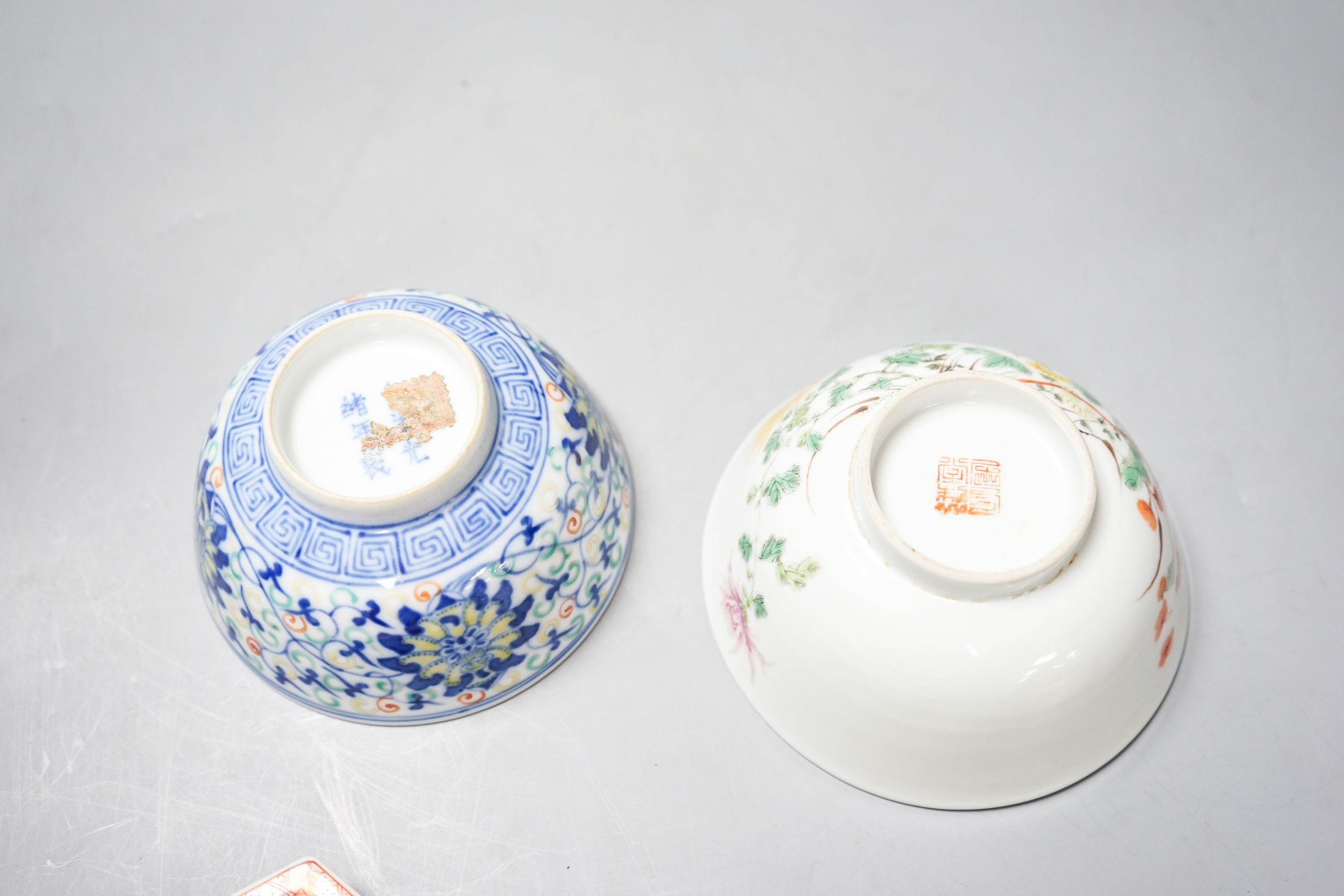 Two Chinese porcelain bowls and two enamelled porcelain dishes, 19th/20th century, largest 12.3 cm